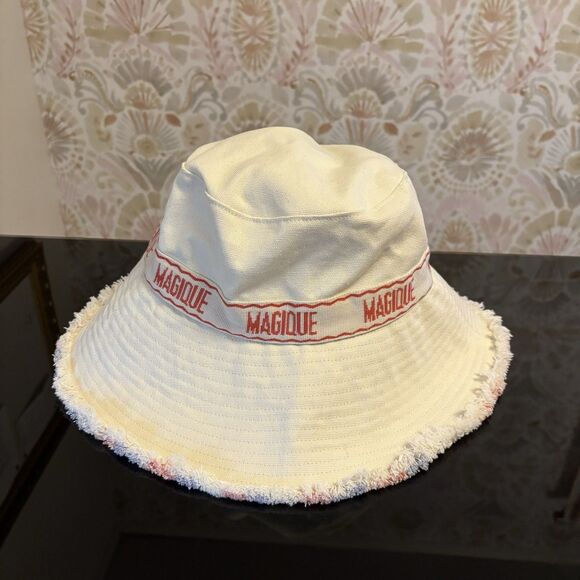 HOTEL MAGIQUE Anthropologie‎ Bucket Hat LOVE Apple HEARTS Resort Vacation - Picture 1 of 4